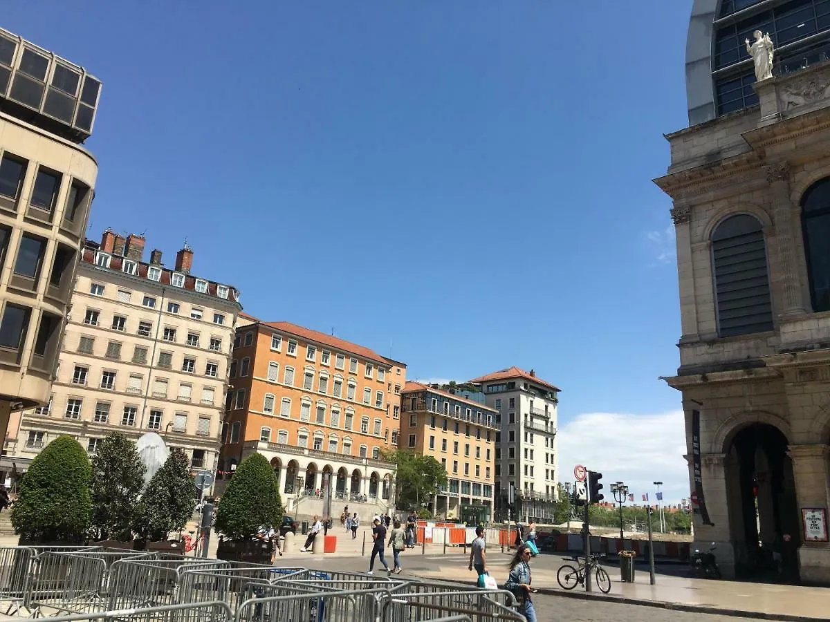 Le Calme De L'Opera. Apartment Lyon