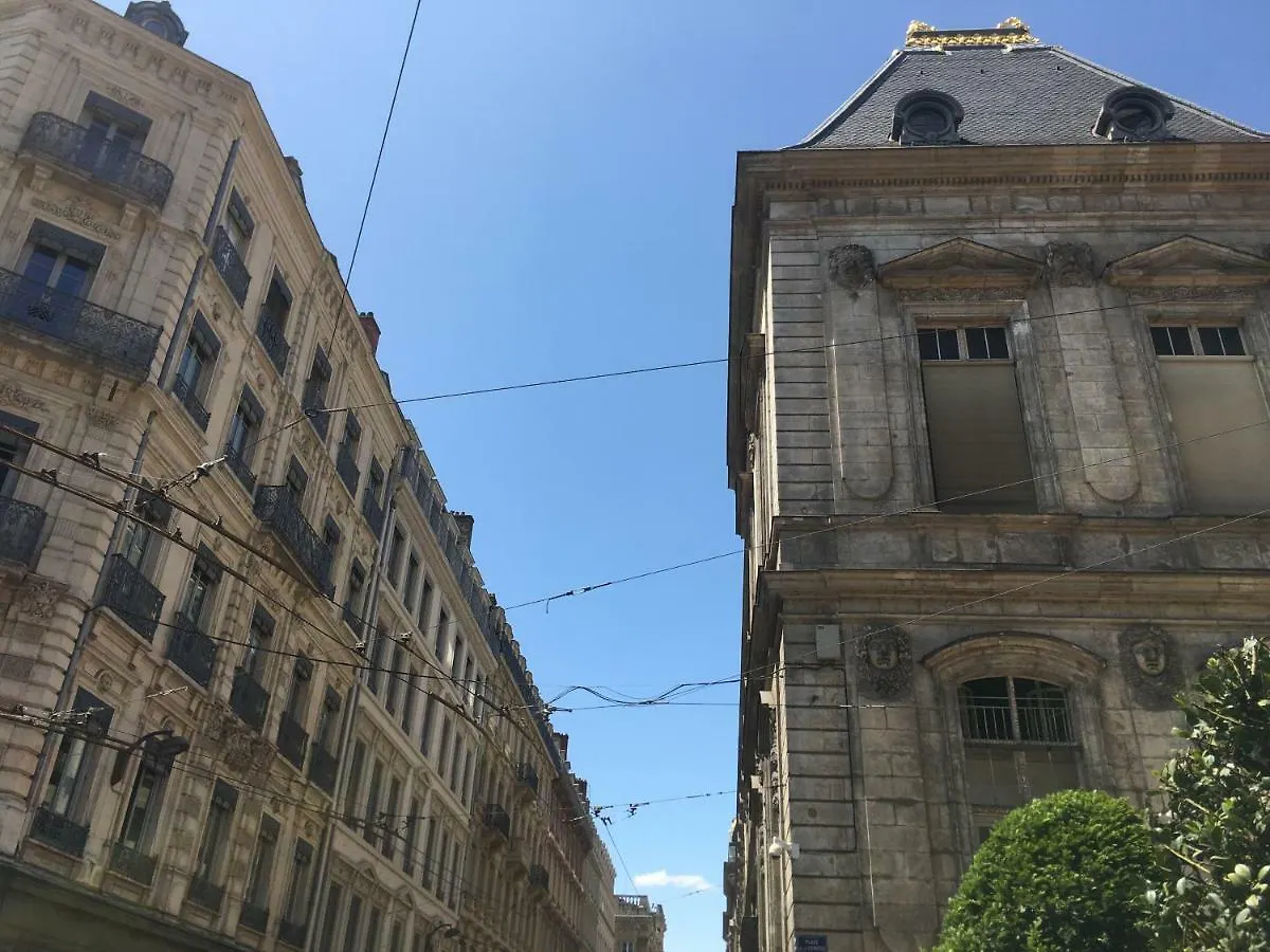 Le Calme De L'Opera. Apartment Lyon
